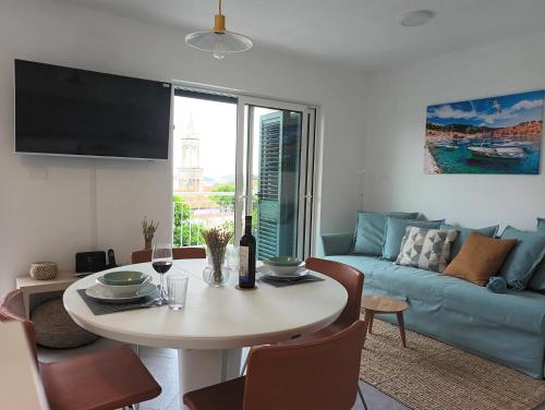 JesLiving Hvar - 2 Bedroom Elegant Apartment with Sea View in Historic Center of Hvar Town photo 2