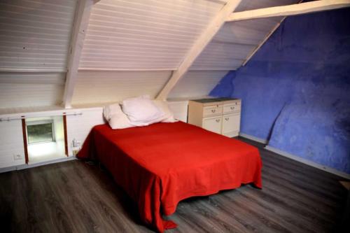 מיטה או מיטות בחדר ב-Petit Gîte isolé pleine nature