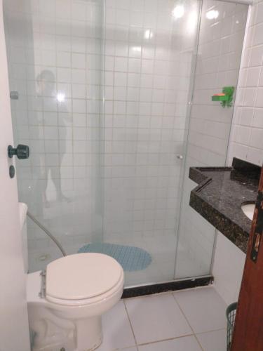 Bilik mandi di FLATS MONTE CASTELO GRAVATÁ MELHOR LOCALIZAÇÃo