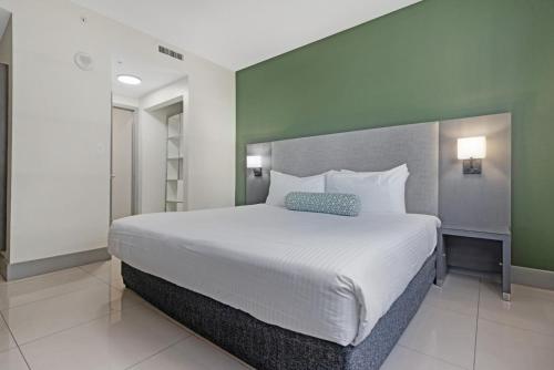 Cama o camas de una habitación en Roami at Habitat Brickell