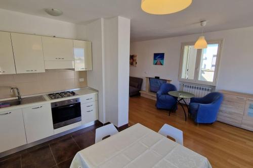 a kitchen and living room with a table and chairs at "ELLE home" ATTICO panoramico in Lecce