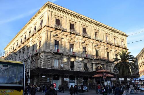 a building on a street with people walking in front of it at Le Dimore del Toscano in Catania