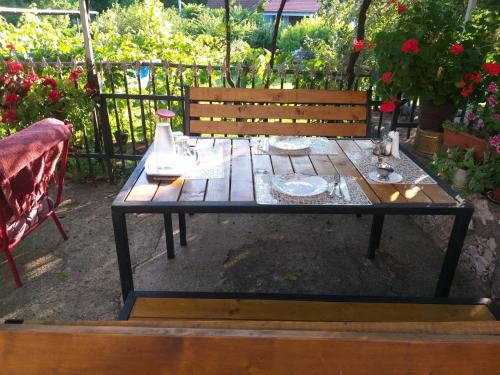 Un jardín fuera de Rustic village