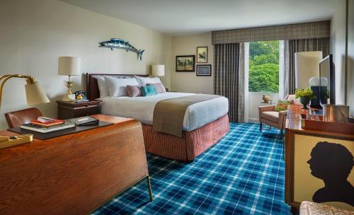 a hotel room with a bed and a living room at Graduate by Hilton Charlottesville in Charlottesville