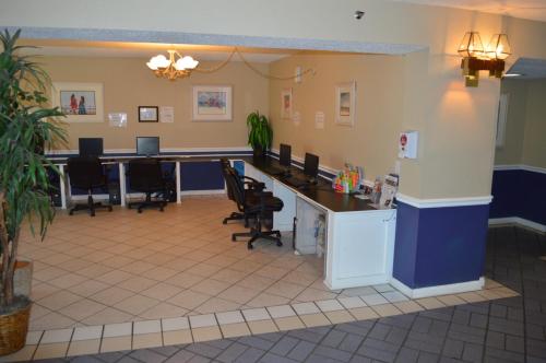 a waiting room with a table and chairs at The Summit Condominiums in Panama City Beach