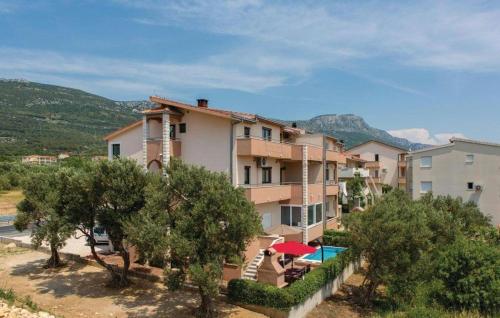 IPM boutique apartments,pool,free parking ,10 minutes from airport Split