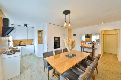 IPM boutique apartments,pool,free parking ,10 minutes from airport Split