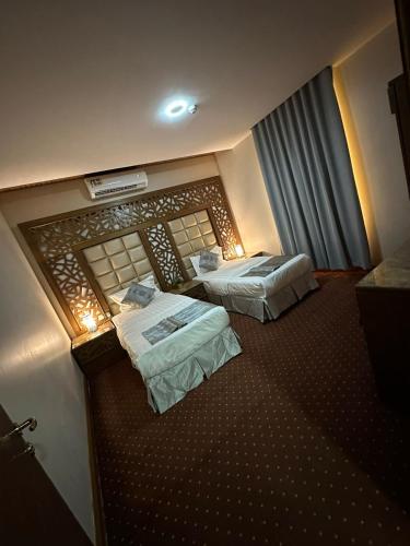Postel nebo postele na pokoji v ubytování Leen Serviced Apartments-لين للشقق المخدومه