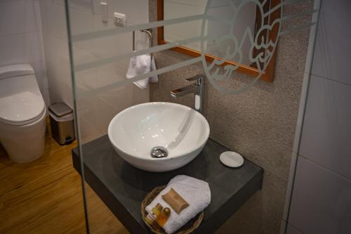 Ένα μπάνιο στο Inkantari Boutique Hotel