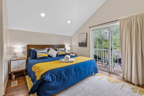 a bedroom with a large bed and a window at Verde St A in Flagstaff