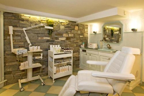 a therapy room with a stone wall at Sonnenresidenz Friedheim in Weerberg