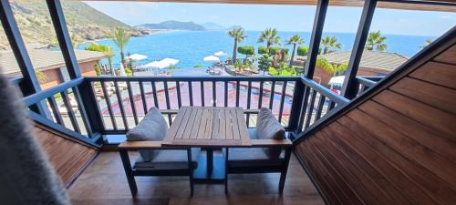 Zeus Sea View
