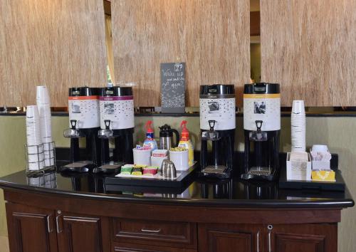 Παροχές για τσάι/καφέ στο Hampton Inn & Suites Alexandria