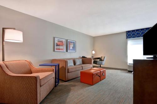 Hampton Inn Andersonにあるシーティングエリア
