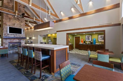 a hotel lobby with a bar and a fireplace at Hampton Inn & Suites Atlanta/Duluth/Gwinnett in Duluth