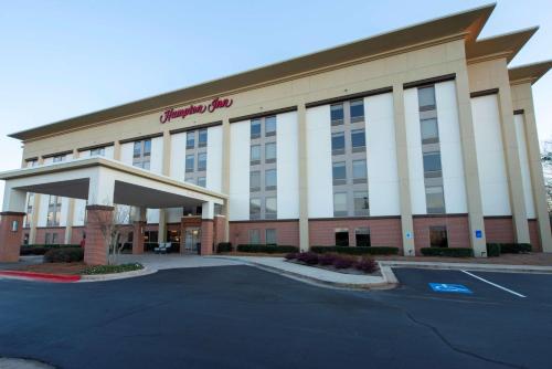 a front view of a hampton inn at Hampton Inn Hotel Atlanta-Southlake in Morrow