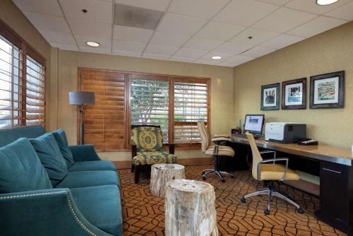 Hampton Inn & Suites-Austin Airport Image