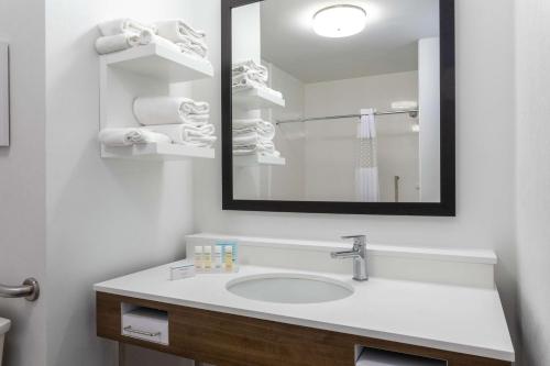 a bathroom with a sink and a mirror at Hampton Inn Bedford in Bedford