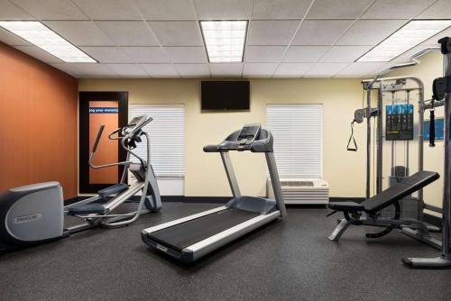 Fitness centrum a/nebo fitness zařízení v ubytování Hampton Inn & Suites Bluffton-Sun City
