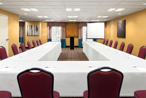 Konferenční prostory v ubytování Hampton Inn & Suites Bluffton-Sun City
