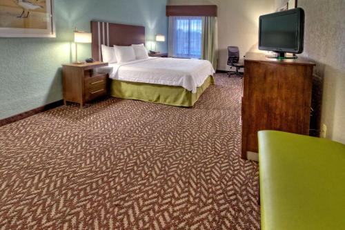 Ένα ή περισσότερα κρεβάτια σε δωμάτιο στο Hampton Inn Beaufort