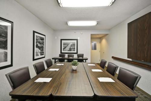 a conference room with a wooden table and chairs at Hampton Inn Birmingham/Mountain Brook in Birmingham