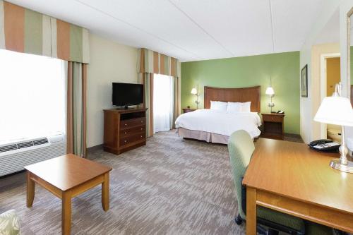 a hotel room with a bed and a desk at Hampton Inn & Suites Blairsville in Blairsville