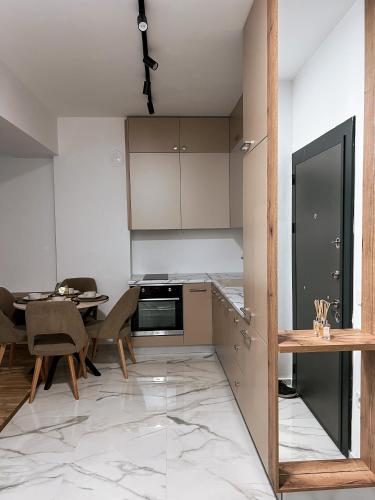 Η κουζίνα ή μικρή κουζίνα στο Luxury apartment 2 Struga