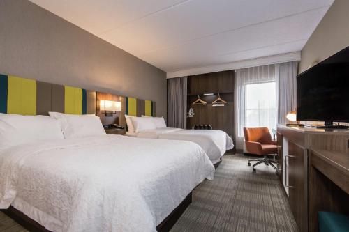 Ένα ή περισσότερα κρεβάτια σε δωμάτιο στο Hampton Inn Brevard