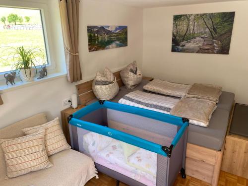 a bedroom with two twin beds in a room at Apartment Haus Christina in Großkirchheim