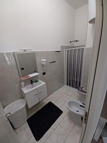 a bathroom with a toilet and a sink at B&B Nonna Pina in Cirò Marina