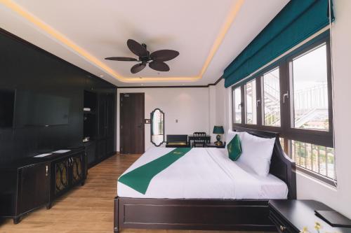 Кровать или кровати в номере Goldient Boutique Hotel