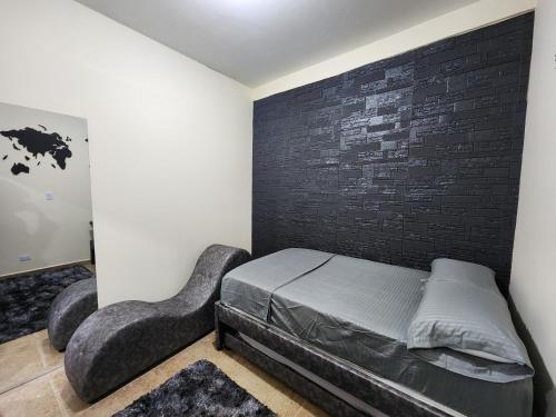 En eller flere senge i et værelse på Alojamiento con Aire acondicionado - Shelter La Perla