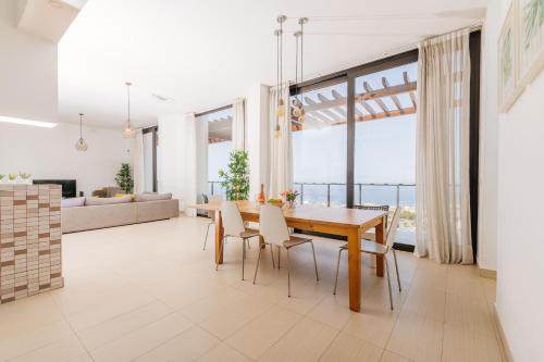 Sunset White Villa - Ocean view, Jakuzzi, Heated Pool, Air-conditioning, Grill