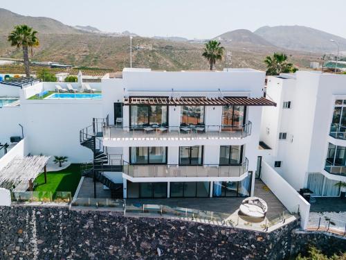 Sunset White Villa - Ocean view, Jakuzzi, Heated Pool, Air-conditioning, Grill