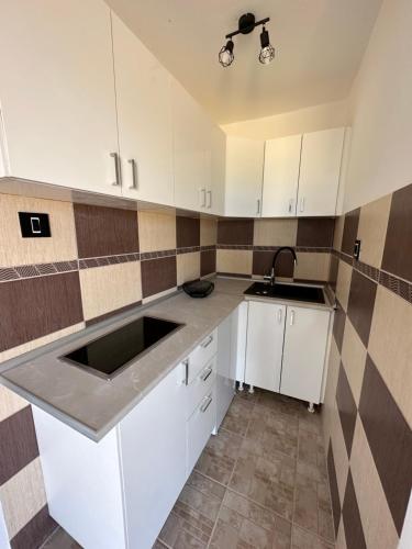 Una cocina o cocineta en Beocinska Kapija