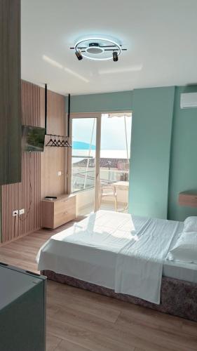 Seaview Apartment in Vlore - Image 5