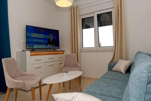 Apartment Ivano with pool & jacuzzi