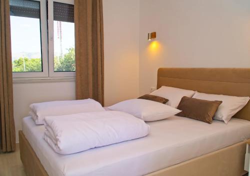 Apartment Ivano with pool & jacuzzi