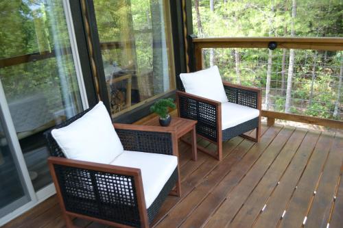 Balkoni atau teres di Counting Stars Luxury Cabin!