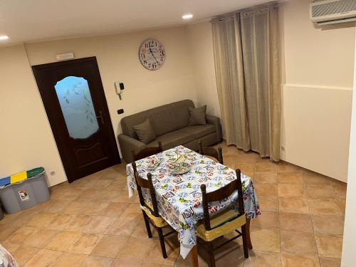 Leontini house photo 8