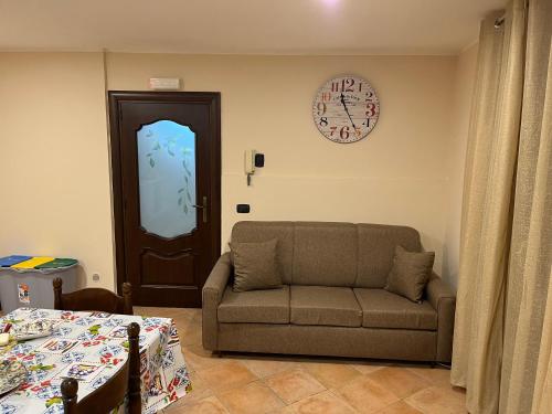 Leontini house photo 13