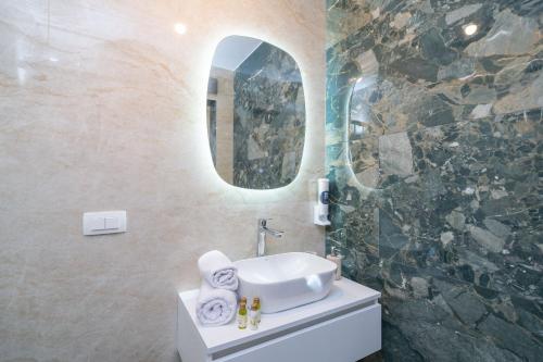 Bilik mandi di Luxury Villa Salt