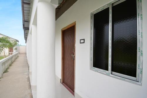 a door on the side of a building at Hotel O Mango Leaf Hotel & Restaurant in Baharampur