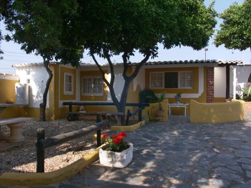 Το κτήριο όπου στεγάζεται  the country house