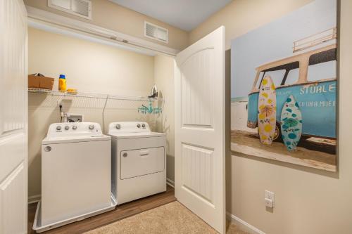 Η κουζίνα ή μικρή κουζίνα στο Millville By The Sea --- 36692 Calm Water Dr