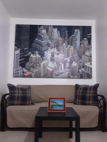a living room with a couch with a picture on the wall at Frente aeropuerto de Isla Verde in San Juan