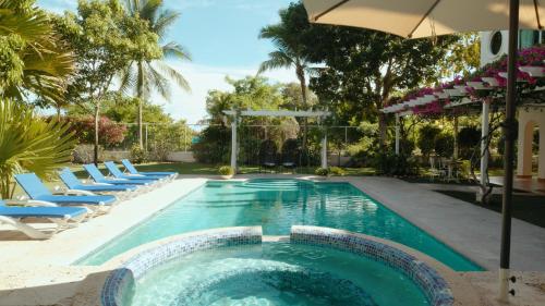 Bazén v ubytovaní Amazing Beachfront Villa - Palm House alebo v jeho blízkosti