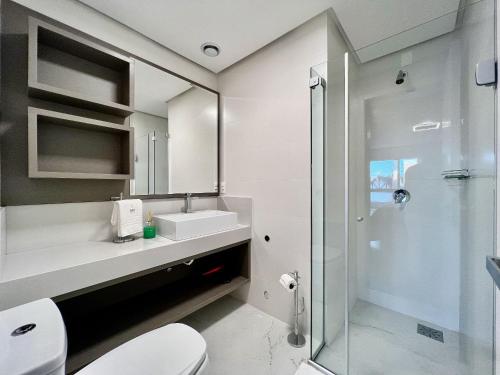 Bilik mandi di Maravilhoso Loft 235 1 Suíte Centro by Achei