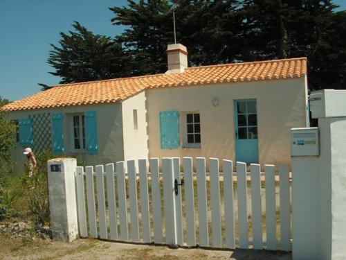 Photo de la galerie de l'établissement Maison de vacances avec jardin, 4 pièces, 6 couchages, proche plage et centre-ville, Noirmoutier - FR-1-224B-201, à Noirmoutier-en-l'lle